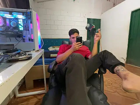 Max TheHorseDick online show from April 2026 07:42:02 PM