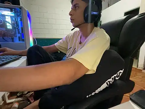 Max TheHorseDick online show from April 2026 03:57:02 AM