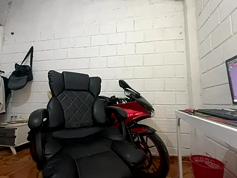 Max TheHorseDick online show from November 2025 01:28:01 AM