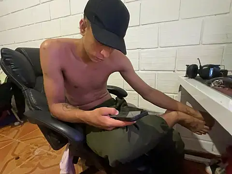 Max TheHorseDick online show from February 2026 04:23:01 AM