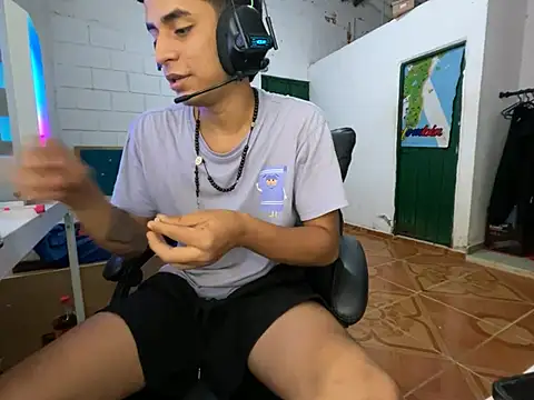 Max TheHorseDick online show from April 2026 07:47:01 PM