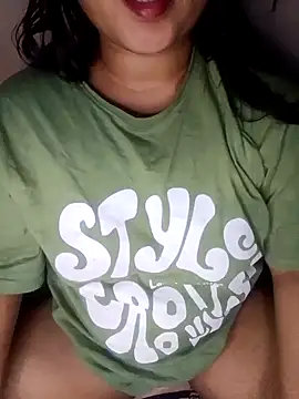 Snapshot of Sweet-Berry chatting on January 2025 09:22:01 PM Sweet-Berry online show from January 2025 09:22:01 PM