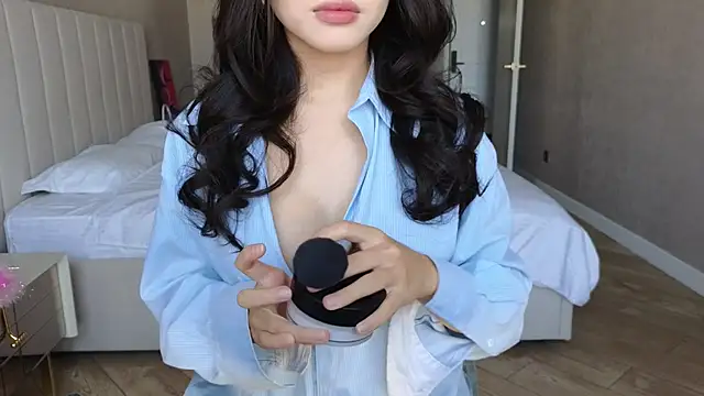 TammiLou online show from October 2025 05:42:01 AM