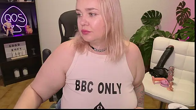 Snapshot of MargotGrey chatting on July 2026 06:19:02 PM MargotGrey online show from July 2026 06:19:02 PM