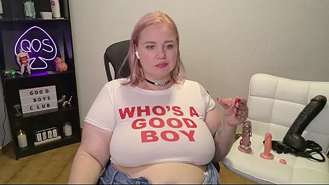 Snapshot of MargotGrey chatting on June 2026 07:19:01 PM MargotGrey online show from June 2026 07:19:01 PM