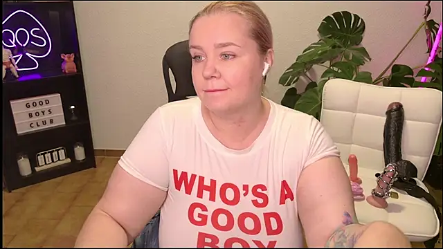 Snapshot of MargotGrey chatting on July 2026 08:25:02 AM MargotGrey online show from July 2026 08:25:02 AM