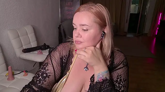 Snapshot of MargotGrey chatting on October 2025 05:22:02 PM MargotGrey online show from October 2025 05:22:02 PM