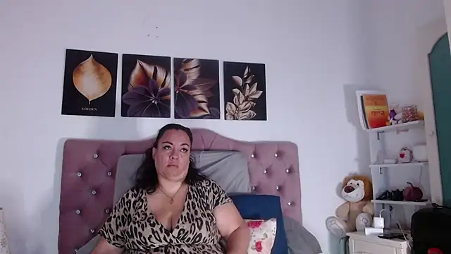 Snapshot of -helen chatting on September 2025 08:04:02 PM -helen online show from September 2025 08:04:02 PM