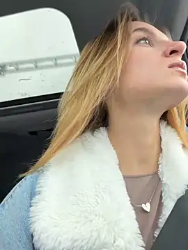 Snapshot of -AngelAri- chatting on October 2025 09:10:02 AM -AngelAri- online show from October 2025 09:10:02 AM