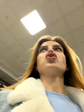 Snapshot of -AngelAri- chatting on October 2025 09:03:01 PM -AngelAri- online show from October 2025 09:03:01 PM