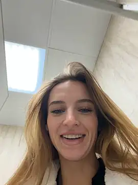 Snapshot of -AngelAri- chatting on October 2025 06:07:01 PM -AngelAri- online show from October 2025 06:07:01 PM