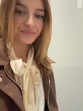 Snapshot of -AngelAri- chatting on October 2025 09:08:01 AM -AngelAri- online show from October 2025 09:08:01 AM