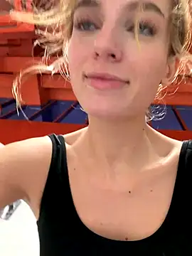 Snapshot of -AngelAri- chatting on October 2025 09:04:02 PM -AngelAri- online show from October 2025 09:04:02 PM