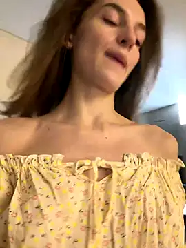 Snapshot of -AngelAri- chatting on December 2025 06:07:02 PM -AngelAri- online show from December 2025 06:07:02 PM