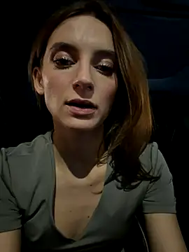 Snapshot of -AngelAri- chatting on December 2025 09:21:02 PM -AngelAri- online show from December 2025 09:21:02 PM