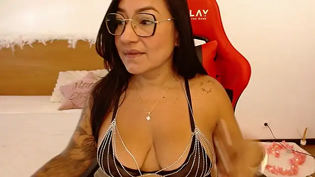 lucy luu  online show from October 2025 03:47:02 PM
