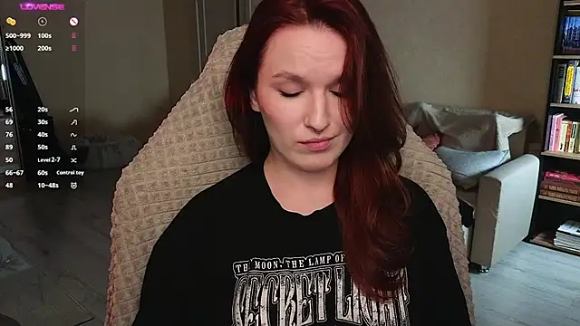 Snapshot of Val_lava chatting on December 2025 08:41:02 PM Val lava online show from December 2025 08:41:02 PM