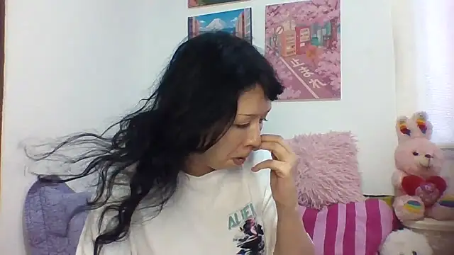 Snapshot of Haru_Queenn chatting on September 2025 09:25:02 PM Haru Queenn online show from September 2025 09:25:02 PM