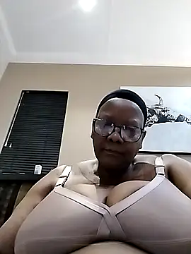 Snapshot of SEXYBOOBSNASS chatting on September 2025 06:47:01 PM SEXYBOOBSNASS online show from September 2025 06:47:01 PM