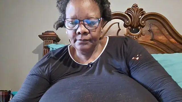 Snapshot of SEXYBOOBSNASS chatting on March 2025 05:46:02 AM SEXYBOOBSNASS online show from March 2025 05:46:02 AM