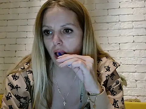 Angel girllovemy online show from November 2025 06:00:02 PM