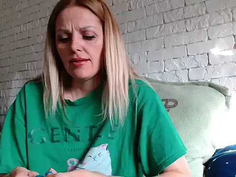 Snapshot of Angel_girllovemy chatting on October 2025 06:36:02 AM Angel girllovemy online show from October 2025 06:36:02 AM