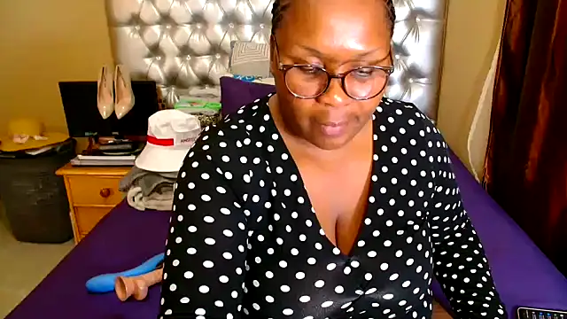 Snapshot of missboobsxx chatting on November 2025 12:49:02 PM missboobsxx online show from November 2025 12:49:02 PM