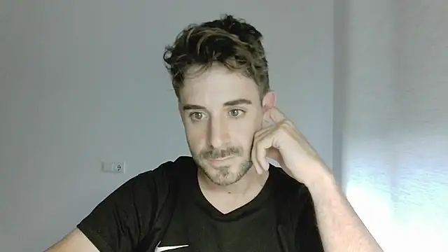 Snapshot of vargas90 chatting on June 2026 10:00:01 AM vargas90 online show from June 2026 10:00:01 AM