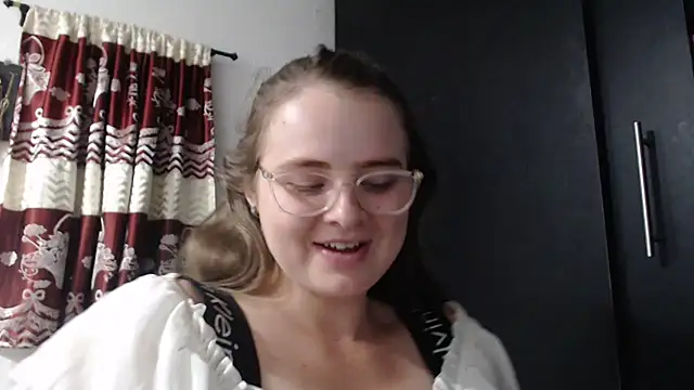 HellenMiyer1111 online show from September 2025 06:19:01 PM