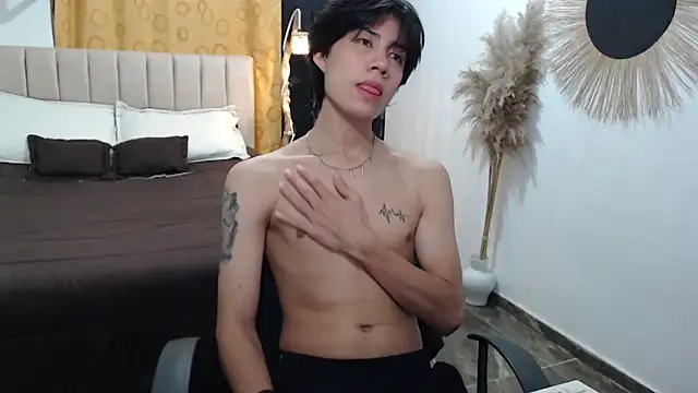 Elio-cam online show from April 2026 08:21:02 AM