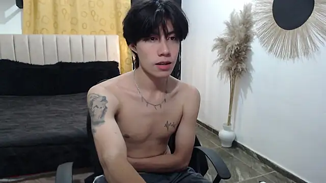 Elio-cam online show from March 2026 03:47:02 AM