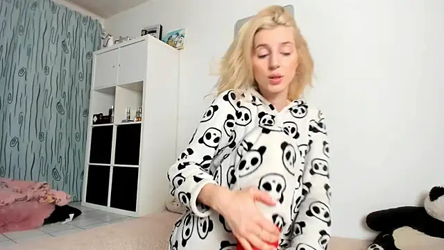 KenzieDawton online show from November 2025 05:00:05 AM