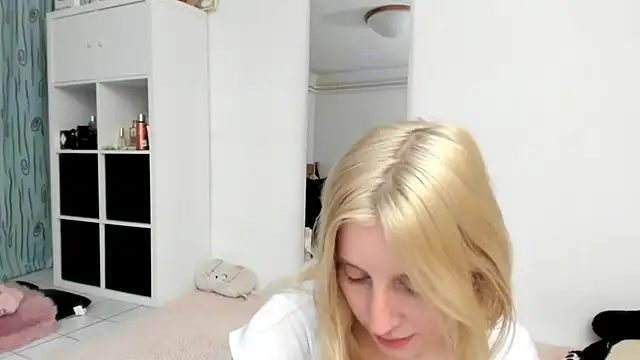 KenzieDawton online show from March 2026 06:45:02 PM