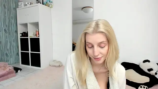 KenzieDawton online show from May 2026 04:23:01 PM