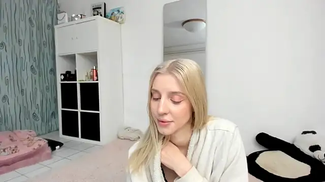 KenzieDawton online show from May 2026 04:38:02 PM
