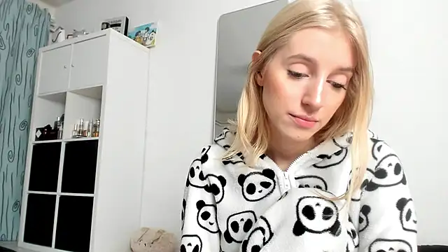 KenzieDawton online show from October 2025 03:38:02 AM