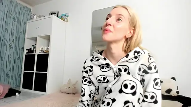 KenzieDawton online show from October 2025 05:42:01 AM