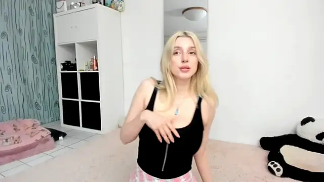 KenzieDawton online show from May 2026 04:43:01 PM