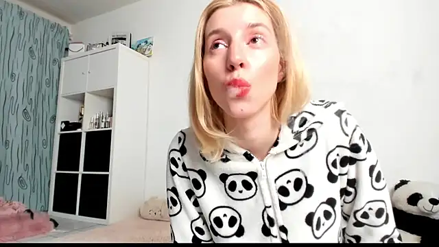 KenzieDawton online show from March 2025 05:03:01 AM