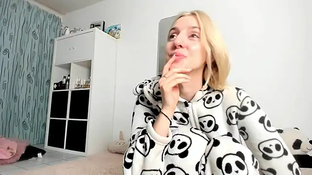 KenzieDawton online show from October 2025 06:03:01 AM