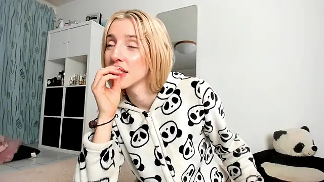 KenzieDawton online show from October 2025 07:05:01 AM