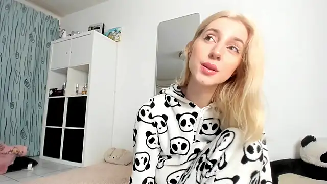 KenzieDawton online show from November 2025 04:45:01 AM