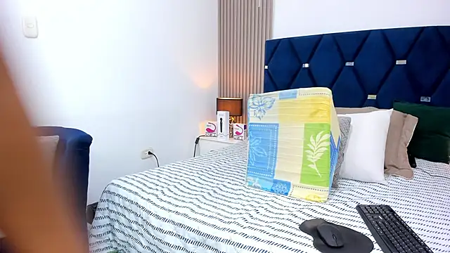 gabytyara2 online show from November 2025 04:11:02 PM