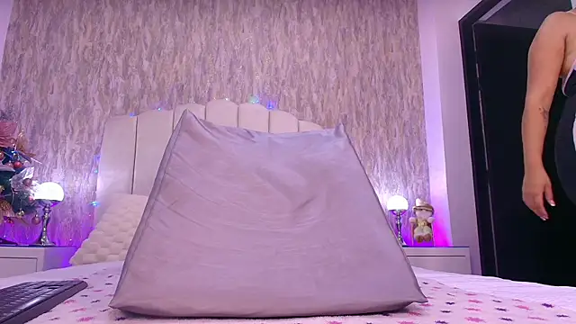 raven lilith  online show from December 2025 03:11:01 AM