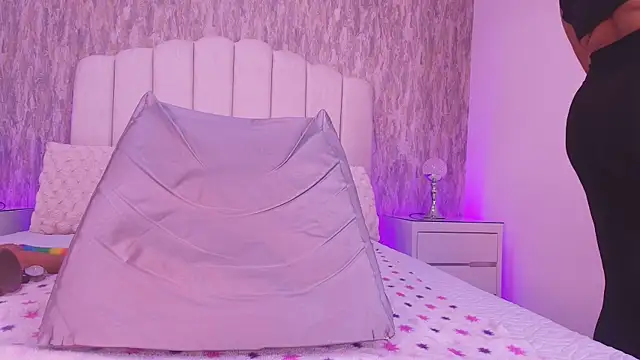 raven lilith  online show from April 2026 03:19:02 AM