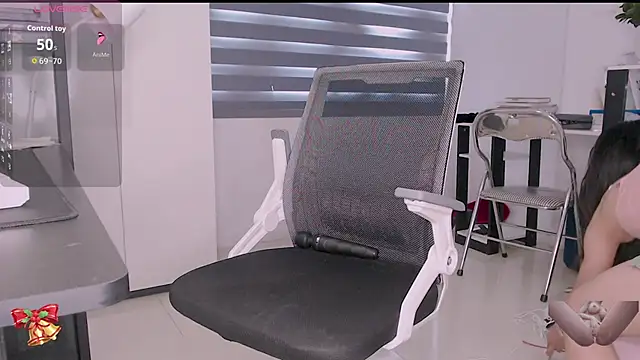 Snapshot of Shyn__ chatting on March 2026 04:02:01 AM Shyn online show from March 2026 04:02:01 AM