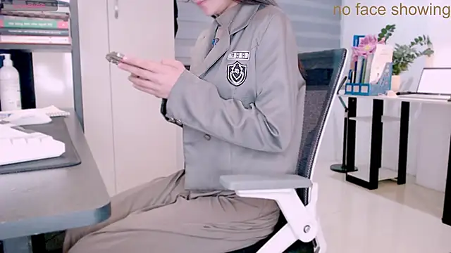 Snapshot of Shyn__ chatting on November 2025 05:02:01 PM Shyn online show from November 2025 05:02:01 PM