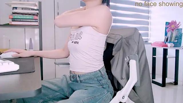 Snapshot of Shyn__ chatting on November 2025 06:36:02 AM Shyn online show from November 2025 06:36:02 AM