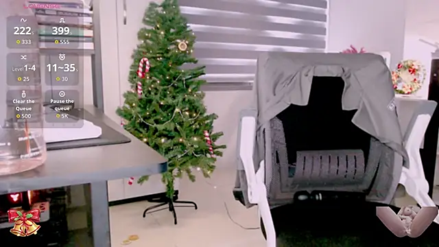 Snapshot of Shyn__ chatting on December 2025 06:02:01 AM Shyn online show from December 2025 06:02:01 AM