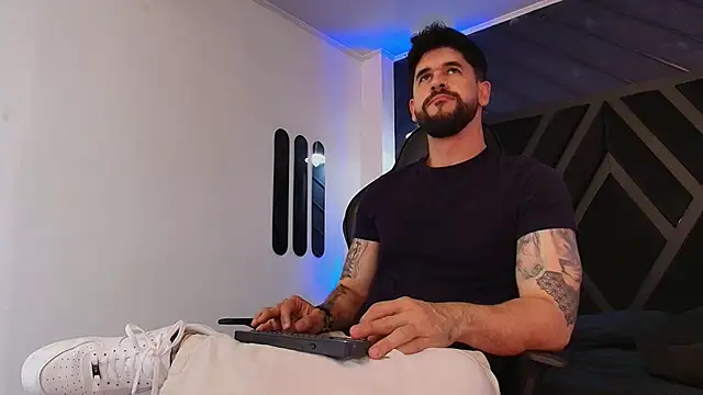 Petesevans online show from April 2026 11:22:01 PM